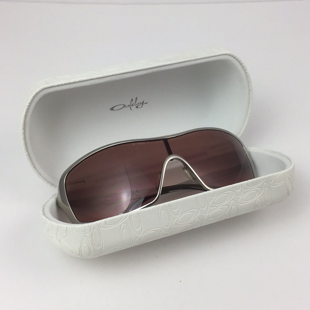 BRAND NEW Oakley Hard case White (No Sunglasses)